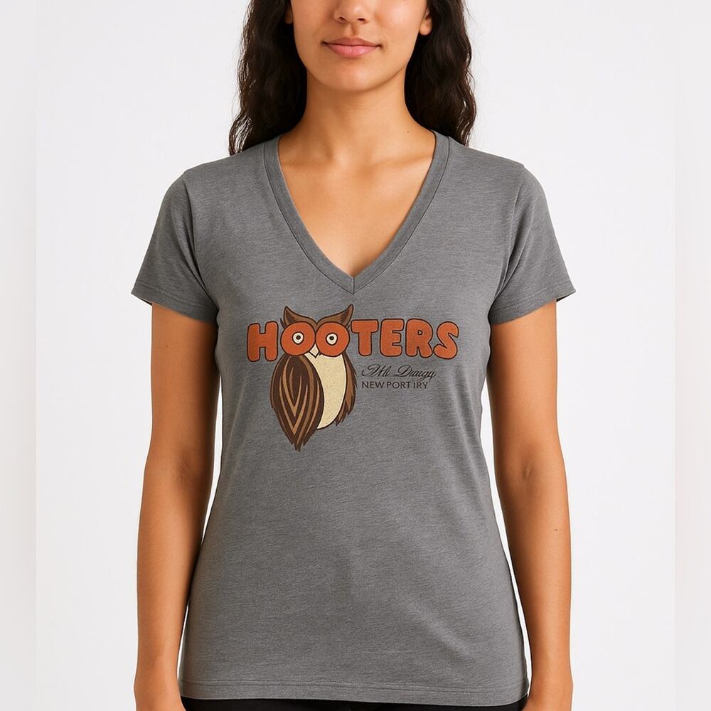 🦉 Vintage Vibes Hooters Tee – Newport, KY Edition (M) 🦉